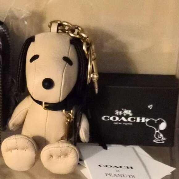 Coach X Peanuts Snoopy Bag Charm - Picture 6 of 7